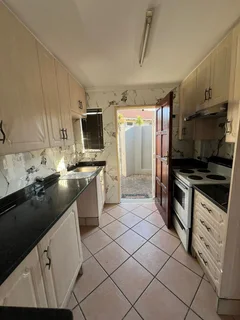 Secure 2-bedroom And 1-bathroom  Townhouse In Northwold, Randburg