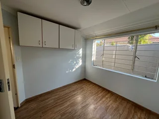 Secure 2-bedroom And 1-bathroom  Townhouse In Northwold, Randburg