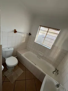 Secure 2-bedroom And 1-bathroom  Townhouse In Northwold, Randburg