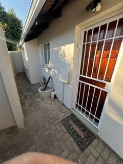 Secure 2-bedroom And 1-bathroom  Townhouse In Northwold, Randburg