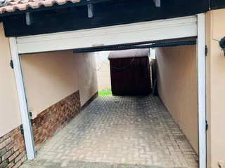Secure 2-bedroom And 1-bathroom  Townhouse In Northwold, Randburg