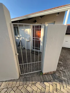 Secure 2-bedroom And 1-bathroom  Townhouse In Northwold, Randburg