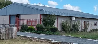 Large Proparty Ideal For A Etrepreneur. Next To Factory.