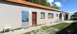 LARGE PROPARTY IDEAL FOR A ETREPRENEUR. NEXT TO FACTORY.