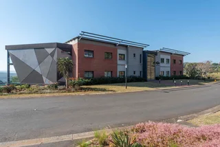 Fully serviced private office space for you and your team in Regus Victoria Country Club.