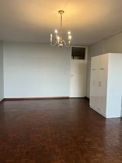 Secure 1-Bedroom Apartment In Prince Towers Room 5