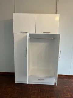 Secure 1-Bedroom Apartment In Prince Towers Room 5