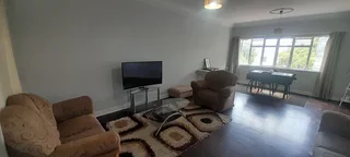 Charming Essenwood Retreat: Intimate Living Awaits You!