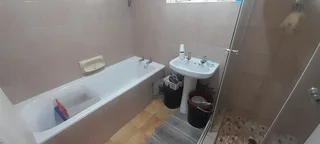 Charming Essenwood Retreat: Intimate Living Awaits You!