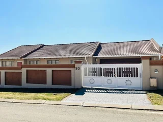 Stunning 3-Bedroom And 2-Bathroom House In Mars Street, Meredale