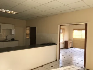 Lovely 3-Bedroom And 2-Bathroom  Apartment In Phase 3, Diepkloof  Extention