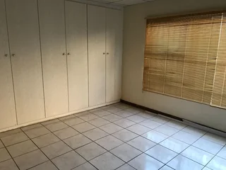 Lovely 3-Bedroom And 2-Bathroom  Apartment In Phase 3, Diepkloof  Extention