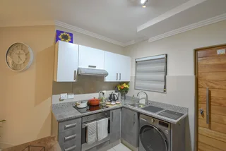 Modern 2 Bed | 2 Bath | 2 Parking – Madison Living at Its Best!