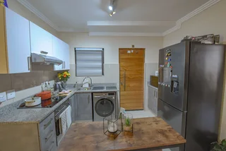 Modern 2 Bed | 2 Bath | 2 Parking – Madison Living at Its Best!