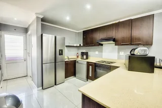 Smart, Stylish, Central - 2 bed 2 bath Umhlanga Haven