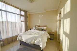 Modern 2 Bed | 2 Bath | 2 Parking – Madison Living at Its Best!