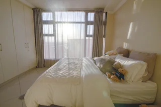 Modern 2 Bed | 2 Bath | 2 Parking – Madison Living at Its Best!