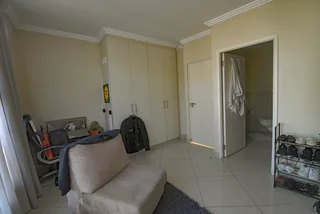 Modern 2 Bed | 2 Bath | 2 Parking – Madison Living at Its Best!