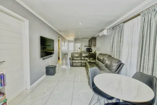 Smart, Stylish, Central - 2 bed 2 bath Umhlanga Haven