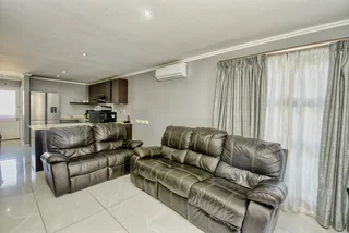 Smart, Stylish, Central - 2 bed 2 bath Umhlanga Haven