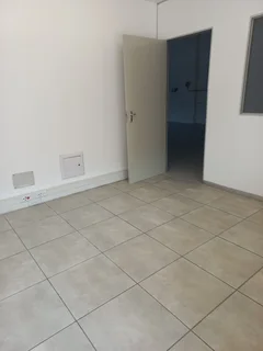 Warehouse Available to Let in Brairdene