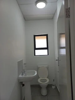 Warehouse Available to Let in Brairdene