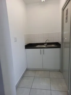 Warehouse Available to Let in Brairdene