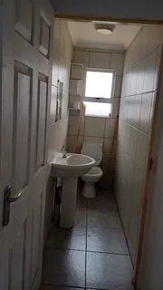 Office or Medical Suite to let - 66sqm in Southgate, Phoenix