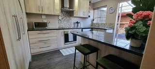 EXQUISITE RENOVATED UNIT!