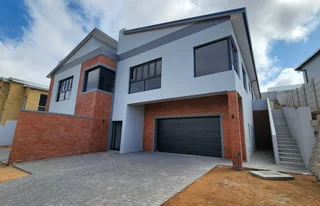 Duet House For Sale in Mossel Bay