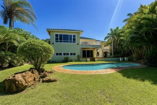 Super Spacious 4 Bedroom Family Retreat in the Heart of Umhlanga Rocks