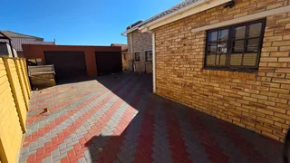 Neat Facebrick Family Home – Well Located &amp; Move-In Ready