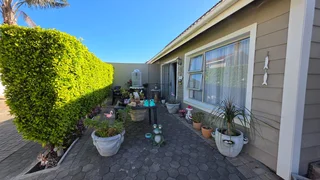 Townhouse For Sale in Hartenbos Central, Hartenbos
