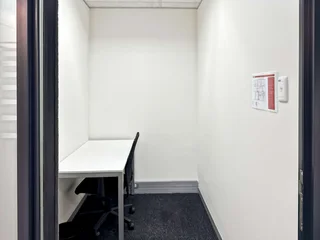 Private office space for 1 person in Regus Five @ Dolorite