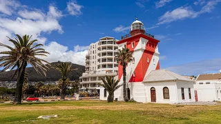 Rare Mouille Point Gem in Cape Town’s Most Exclusive Seaside Strip PLUS private plunge pool!