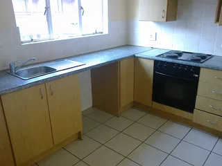 Secure 2-bedroom And 1-bathroom Apartment In Thomas Street, Meredale