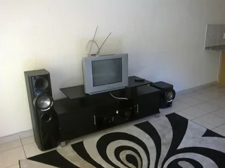 Secure 2-bedroom And 1-bathroom Apartment In Thomas Street, Meredale