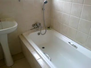 Secure 2-bedroom And 1-bathroom Apartment In Thomas Street, Meredale