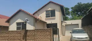 Secure 3-Bedroom And 3-Bathroom Cluster In Buccleuch