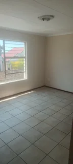 Secure 3-Bedroom And 3-Bathroom Cluster In Buccleuch