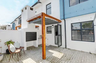 Three bedroom townhouse in secure complex Durbanville