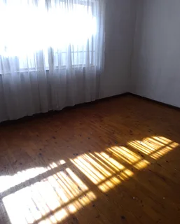 Convenient 3-bedroom And 1-bathroom House In Parow