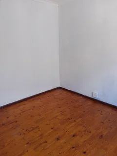 Convenient 3-bedroom And 1-bathroom House In Parow