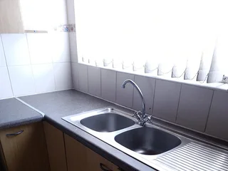 Convenient 3-bedroom And 1-bathroom House In Parow