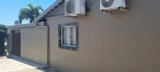 Freestanding 3 bed house to let