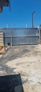 Freestanding 3 bed house to let