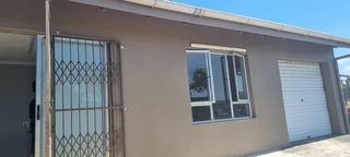 Freestanding 3 bed house to let