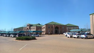 Beautifull office with mezzanine floor available to let in Highveld Centurion