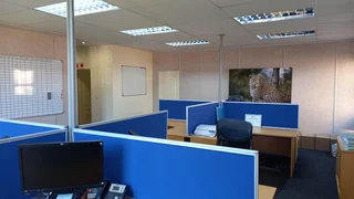 Beautifull office with mezzanine floor available to let in Highveld Centurion