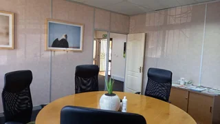 Beautifull office with mezzanine floor available to let in Highveld Centurion